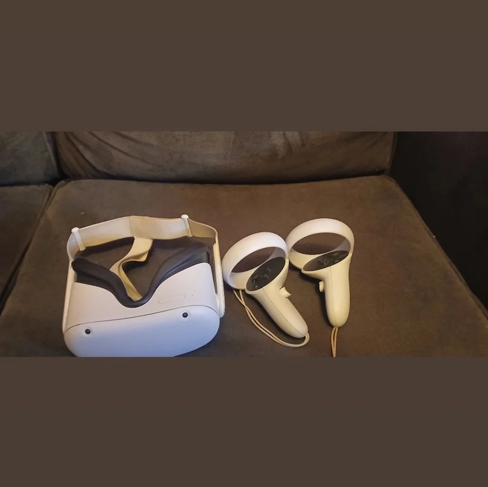 Oculus quest 2,has everything but charger